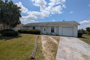 554 SW Lakehurst Dr, Port Saint Lucie, FL 34983 - Photo 1