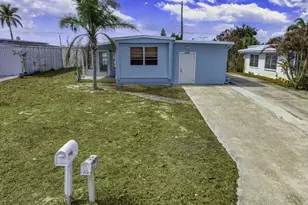 8420 SE Eagle Ave, Hobe Sound, FL 33455 - Photo 1
