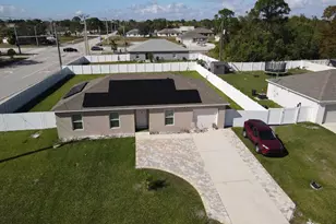 402 NE Mainsail St, Port Saint Lucie, FL 34983 - Photo 1