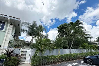 1423 Holly Heights Drive #13, Fort Lauderdale, FL 33304 - Photo 1