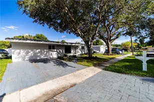 131 NW 72nd Way, Hollywood, FL 33024 - Photo 1