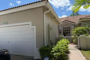 2801 E Aragon Blvd, Sunrise, FL 33313 - Photo 1