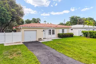 208 S Riverside Dr, Pompano Beach, FL 33062 - Photo 1