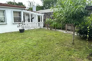 31 SW 10th St, Dania Beach, FL 33004 - Photo 1