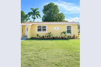 561 14th Street, Belle Glade, FL 33430 - Photo 1