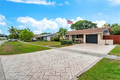1512 E Hawthorne Circle, Hollywood, FL 33021 - Photo 1