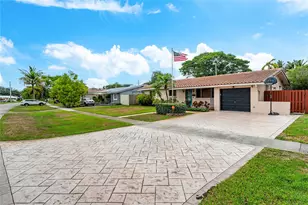 1512 E Hawthorne Cir, Hollywood, FL 33021 - Photo 1