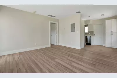 875 NE 39th Street, Oakland Park, FL 33334 - Photo 1