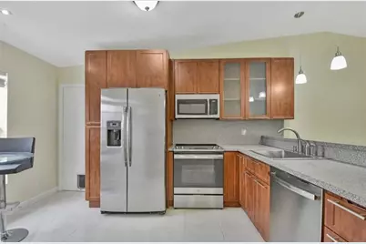 5544 Lakewood Circle #E, Pompano Beach, FL 33063 - Photo 1