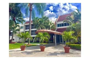 120 Lakeview Dr, Weston, FL 33326 - Photo 1