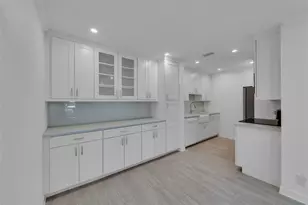 170 Cypress Club Dr, Pompano Beach, FL 33060 - Photo 1