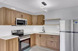 260 NW 19th St, Boca Raton, FL 33432 - Photo 1