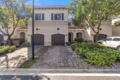 326 NE 47th Place, Deerfield Beach, FL 33064 - Photo 1