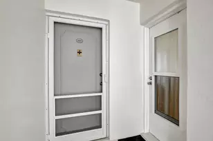2555 NE 11th St, Fort Lauderdale, FL 33304 - Photo 2