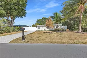 305 NE 8th St, Pompano Beach, FL 33060 - Photo 1