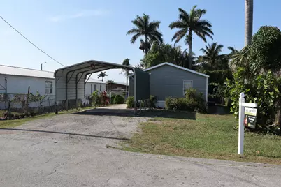 817 E 7th Street, Pahokee, FL 33476 - Photo 1