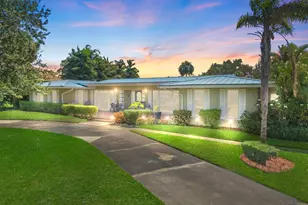 2715 S Indian River Dr, Fort Pierce, FL 34950 - Photo 1