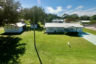 810 SE 13th St, Okeechobee, FL 34974 - Photo 1
