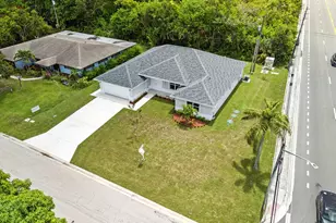 2624 Newport Dr, Fort Pierce, FL 34982 - Photo 1