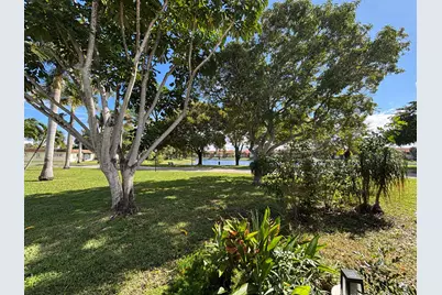 417 SW Natura Avenue #B, Deerfield Beach, FL 33441 - Photo 1