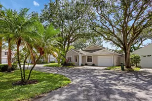15 Admirals Ct, Palm Beach Gardens, FL 33418 - Photo 1