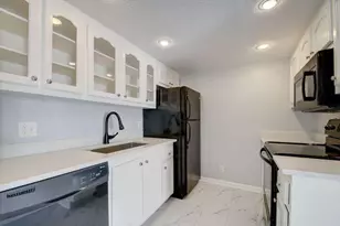 612 Executive Center Dr, West Palm Beach, FL 33401 - Photo 1