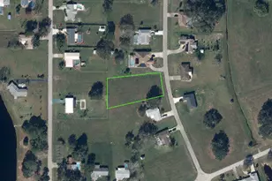 424 Cherry Tree Dr, Sebring, FL 33876 - Photo 1