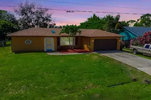 450 SW Eyerly Ave, Port Saint Lucie, FL 34983 - Photo 1