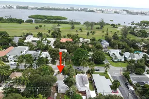 809 N Lakeside Dr, Lake Worth, FL 33460 - Photo 1