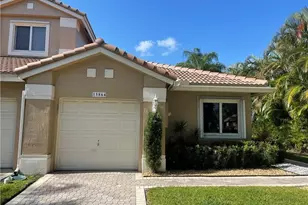 15864 SW 10th St, Pembroke Pines, FL 33027 - Photo 1