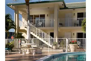 1907 NE 2nd St, Deerfield Beach, FL 33441 - Photo 1