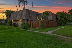 923 Springdale Cir, Palm Springs, FL 33461 - Photo 1