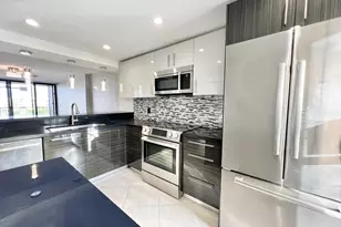 17 Royal Palm Way, Boca Raton, FL 33432 - Photo 1