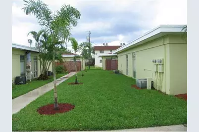 1755 Forest Hill Boulevard #17, Lake Clarke Shores, FL 33406 - Photo 1