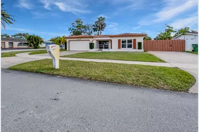 8900 NW 11th Street, Pembroke Pines, FL 33024 - Photo 1