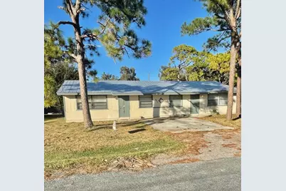 922 S Lake Drive, Fort Pierce, FL 34982 - Photo 1