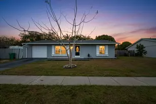 372 NE Ardsley Dr, Port Saint Lucie, FL 34983 - Photo 1