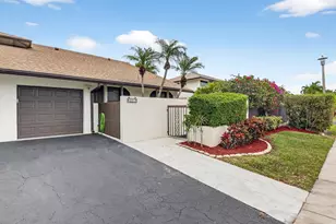 327 SW 29th Ave, Delray Beach, FL 33445 - Photo 1