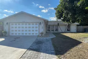 1107 Woodcrest Rd W, West Palm Beach, FL 33417 - Photo 1