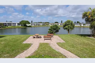 114 Chatham E, West Palm Beach, FL 33417 - Photo 1