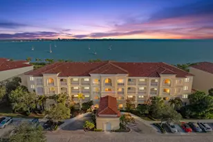 25 Harbour Isle Dr W, Fort Pierce, FL 34949 - Photo 1