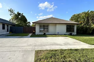 1490 Summit Run Cir, West Palm Beach, FL 33415 - Photo 1