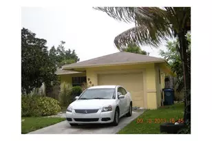 960 NE 35th St, Oakland Park, FL 33334 - Photo 1