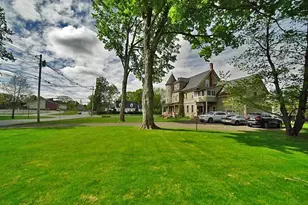 33 Pleasant St, Houlton, ME 04730 - Photo 18