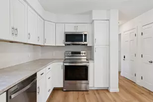 17 Chestnut Dr, Topsham, ME 04086 - Photo 4