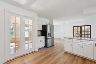 17 Chestnut Dr, Topsham, ME 04086 - Photo 2