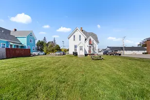 8 Cottage St, Milbridge, ME 04658 - Photo 4