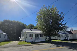 90 Bates St, Millinocket, ME 04462 - Photo 2