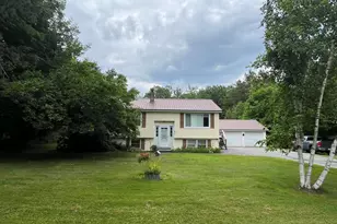 41 Crescent St, Skowhegan, ME 04976 - Photo 4