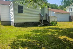 255 Bates St, Millinocket, ME 04462 - Photo 4